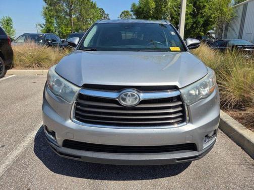 Silver 2016 Toyota Highlander Limited Platinum