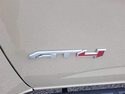 2022 GMC Canyon AT4 w/Leather