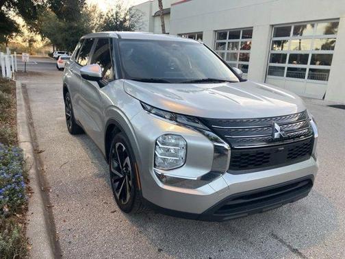 2022 Mitsubishi Outlander ES