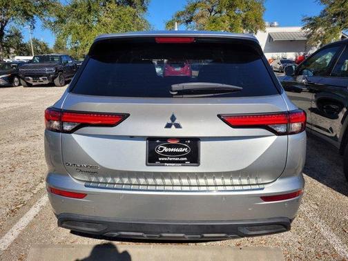 2022 Mitsubishi Outlander ES