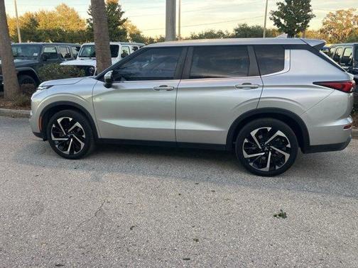 2022 Mitsubishi Outlander ES
