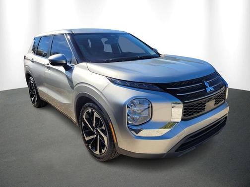 2022 Mitsubishi Outlander ES