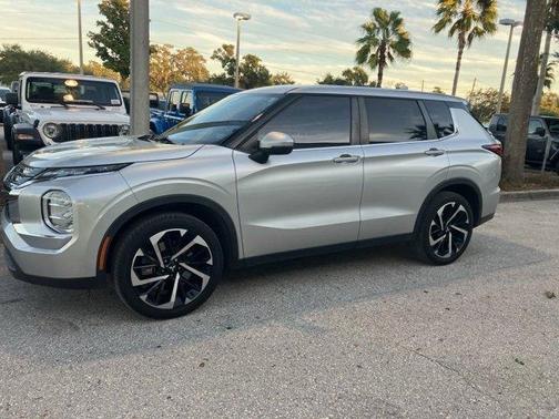 2022 Mitsubishi Outlander ES