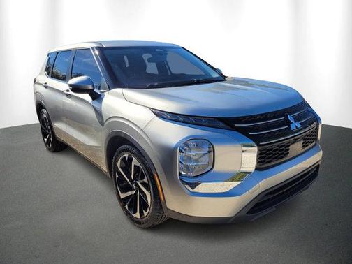 2022 Mitsubishi Outlander ES