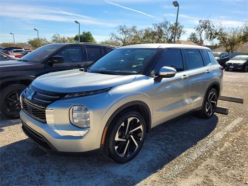 2022 Mitsubishi Outlander ES