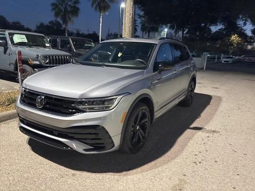 2023 Volkswagen Tiguan 2.0T SE R-Line Black
