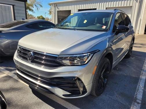 2023 Volkswagen Tiguan 2.0T SE R-Line Black