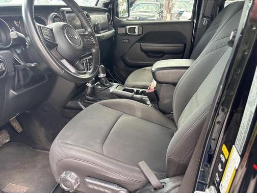 2022 Jeep Gladiator Sport