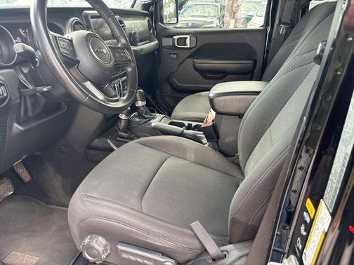 2022 Jeep Gladiator Sport