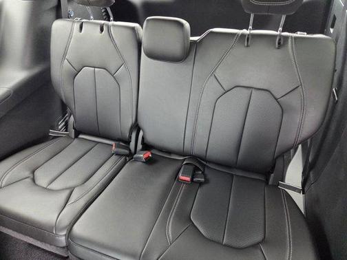 PXJ 2027 Chrysler Pacifica SELECT
