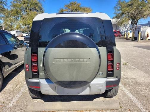 2023 Land Rover Defender 110 SE