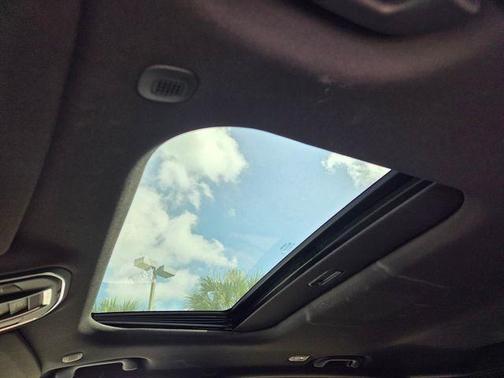 Bright White Clearcoat 2025 Jeep Grand Cherokee Laredo