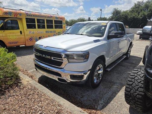 Bright White Clearcoat 2019 RAM 1500 Big Horn