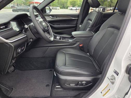 Bright White Clearcoat 2026 Jeep Grand Cherokee Limited