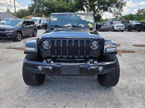 Black Clearcoat 2023 Jeep Wrangler Sahara