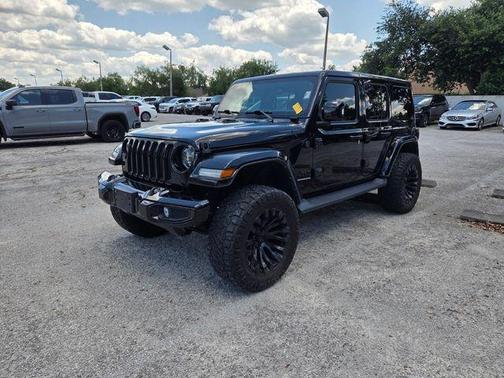 Black Clearcoat 2023 Jeep Wrangler Sahara