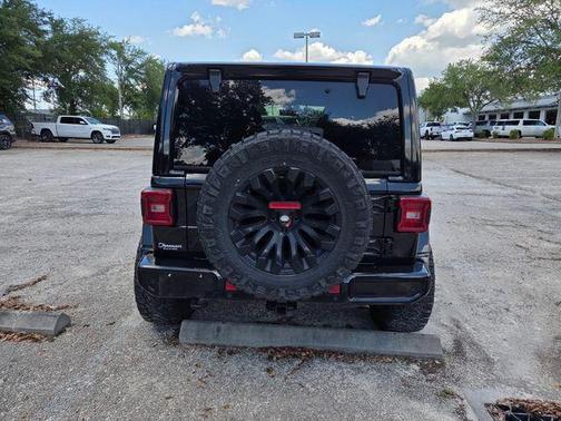 Black Clearcoat 2023 Jeep Wrangler Sahara