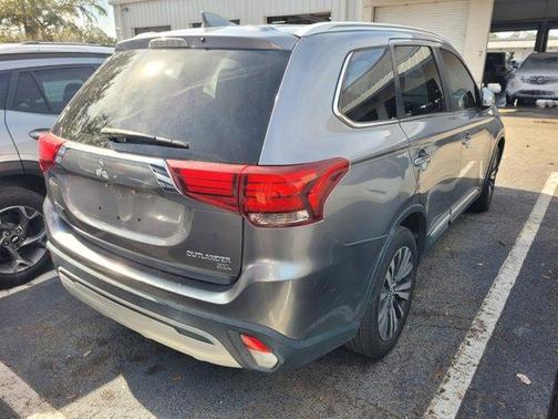2019 Mitsubishi Outlander SE