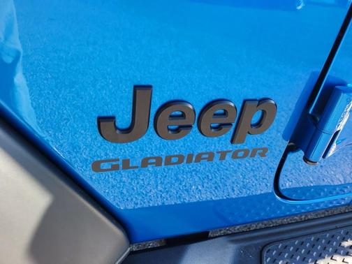 2022 Jeep Gladiator Sport