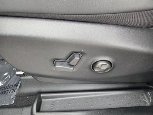 Bright White Clearcoat 2027 Chrysler Pacifica SELECT