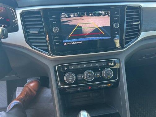 2023 Volkswagen Atlas 3.6L SE w/Technology