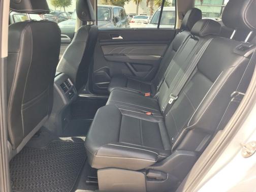 2023 Volkswagen Atlas 3.6L SE w/Technology