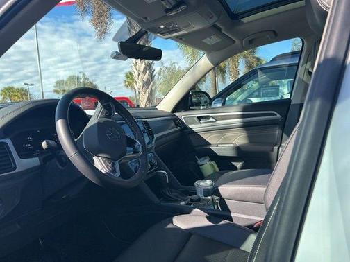 2023 Volkswagen Atlas 3.6L SE w/Technology