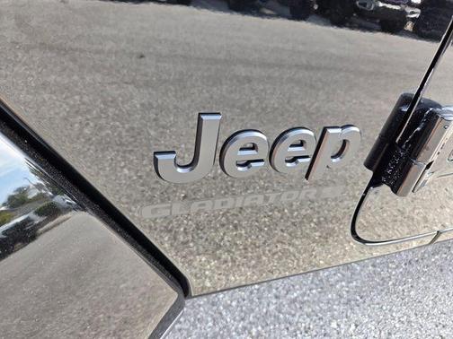 Black Clearcoat 2026 Jeep Gladiator Sport