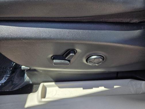 Diamond Black 2024 Chrysler Pacifica Hybrid Select