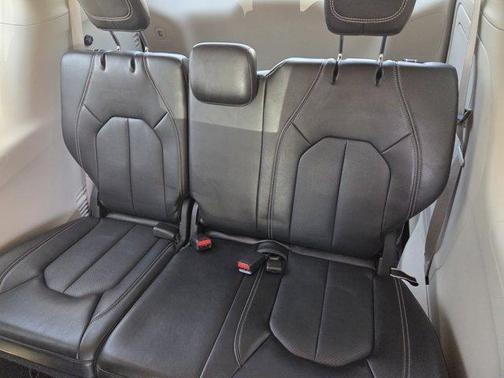 Diamond Black 2024 Chrysler Pacifica Hybrid Select