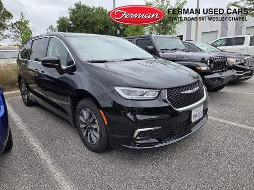 Diamond Black 2024 Chrysler Pacifica Hybrid Select