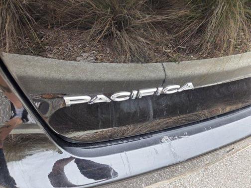 Diamond Black 2024 Chrysler Pacifica Hybrid Select