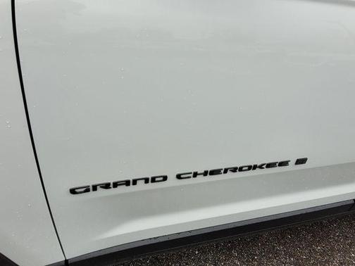 2026 Jeep Grand Cherokee Laredo