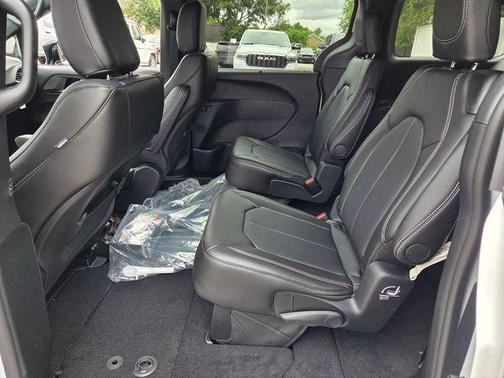 Bright White Clearcoat 2026 Chrysler Voyager LX
