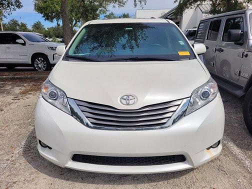 2016 Toyota Sienna XLE
