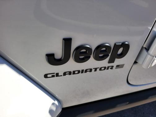 2026 Jeep Gladiator Sport