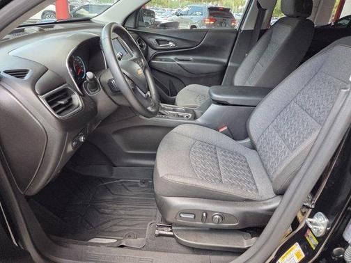 Mosaic Black Metallic 2024 Chevrolet Equinox LT