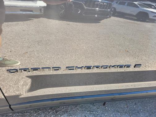 2025 Jeep Grand Cherokee Laredo