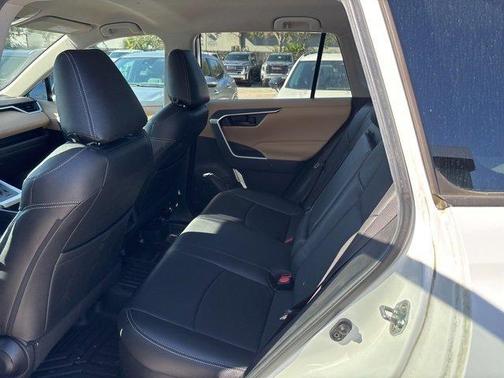 2022 Toyota RAV4 Hybrid LE