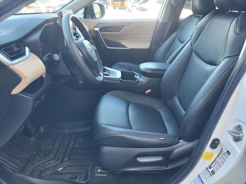 2022 Toyota RAV4 Hybrid LE