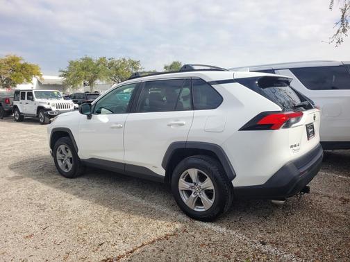 2022 Toyota RAV4 Hybrid LE