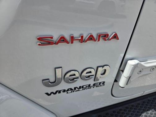 Bright White Clearcoat 2020 Jeep Wrangler Unlimited Sahara
