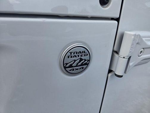 Bright White Clearcoat 2020 Jeep Wrangler Unlimited Sahara