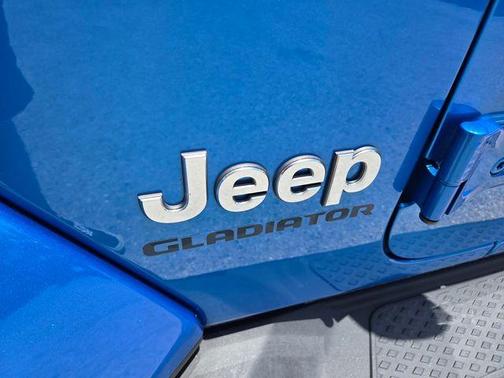 Hydro Blue Pearlcoat 2021 Jeep Gladiator Overland
