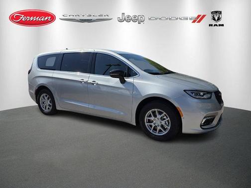 Silver Mist Clearcoat 2026 Chrysler Pacifica Select
