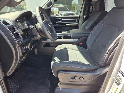 Bright White Clearcoat 2026 RAM 1500 Big Horn/Lone Star