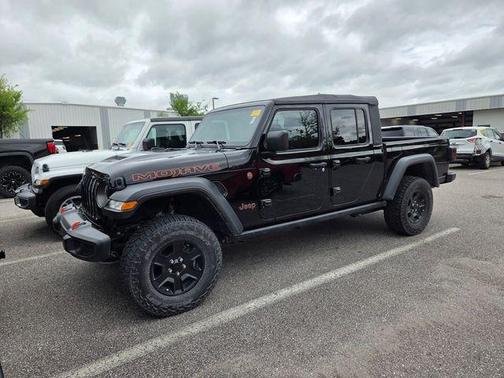 Black Clearcoat 2023 Jeep Gladiator Mojave