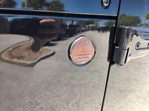 Black Clearcoat 2023 Jeep Gladiator Mojave