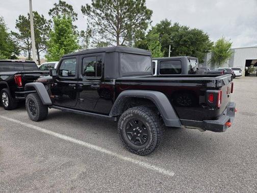 Black Clearcoat 2023 Jeep Gladiator Mojave
