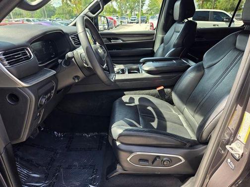 Metallic 2023 Jeep Wagoneer L Series II